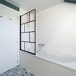Appartement At The Water's Edge, Warmthy - Small Price
