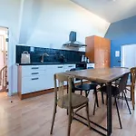Appartement At The Water's Edge, Warmthy - Small Price