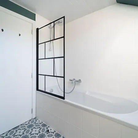 Lägenhet At The Water's Edge, Warmthy - Small Price