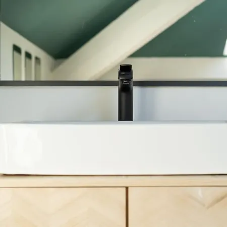 At The Water's Edge, Warmthy - Small Price Lägenhet *