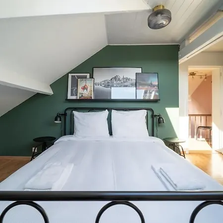 At The Water's Edge, Warmthy - Small Price *