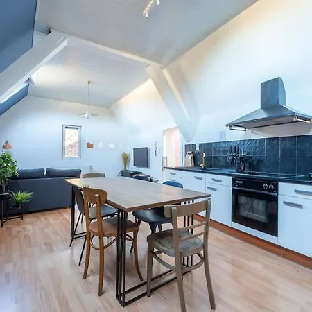 At The Water's Edge, Warmthy - Small Price Apartment *