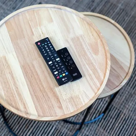 At The Water's Edge, Warmthy - Small Price Lägenhet