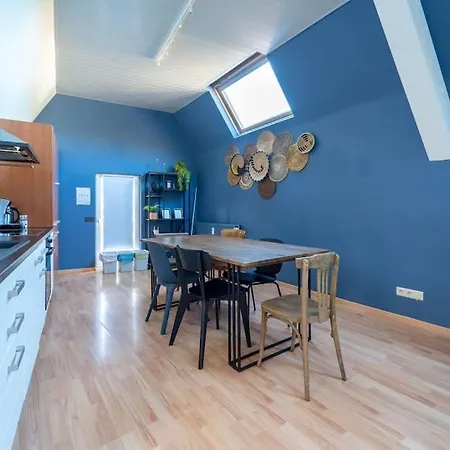 At The Water's Edge, Warmthy - Small Price * Dinant