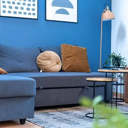 Apartment At The Water's Edge, Warmthy - Small Price *