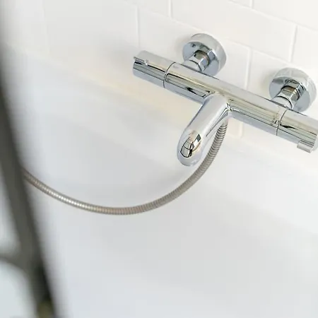 At The Water's Edge, Warmthy - Small Price Apartmán Dinant