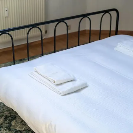 At The Water's Edge, Warmthy - Small Price * Dinant